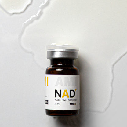 Abbildung einer ausgepackten 5-ml-Flasche Ami NAD+ NMN Skin Booster 